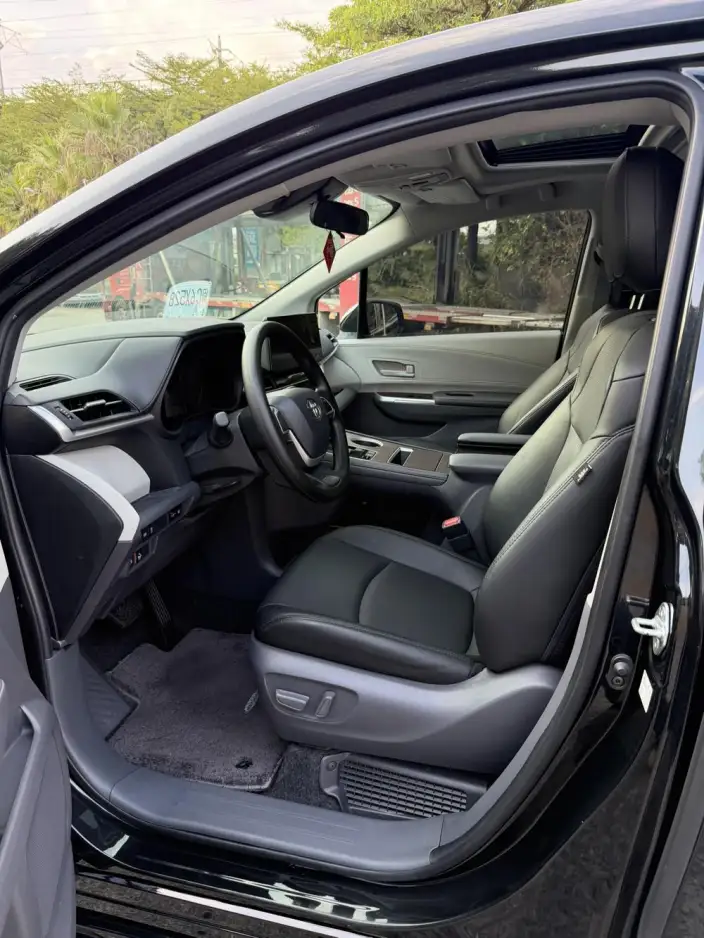 Toyota Sienna 2024 Model Hybrid 2.5L Comfort Edition – фото 9