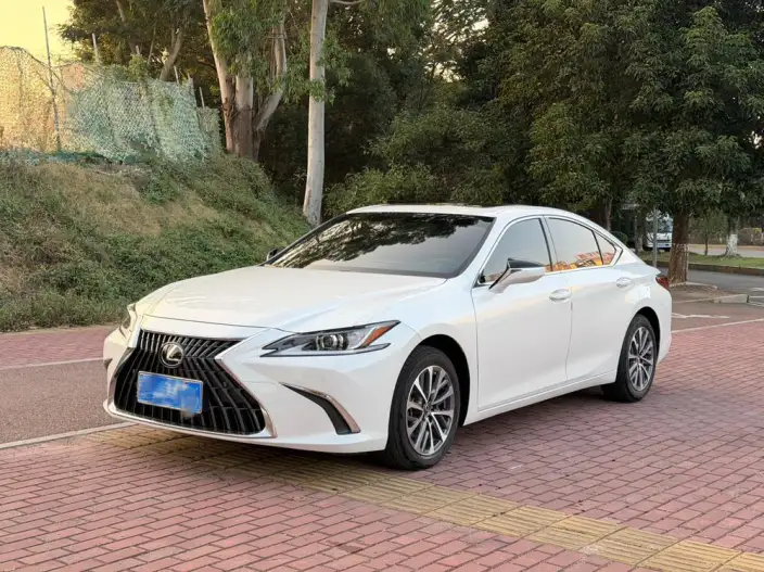 Lexus ES 2022 Model 200 Superior Edition – фото 1