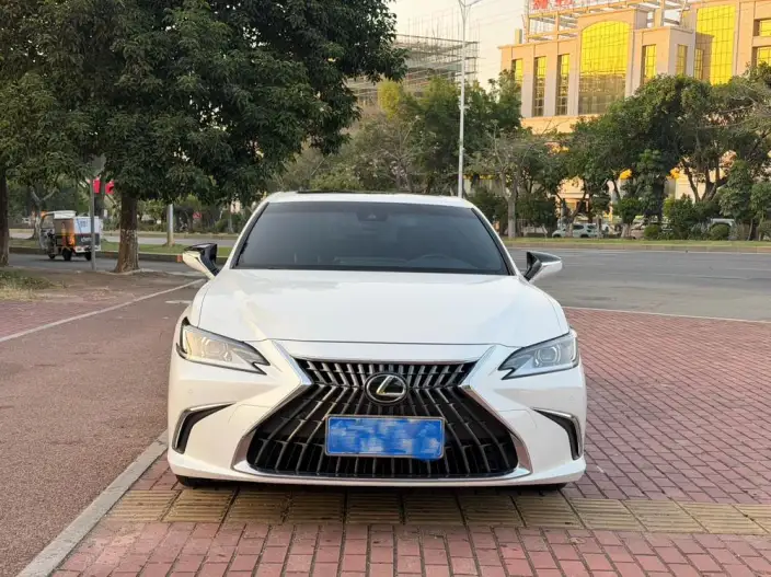 Lexus ES 2022 Model 200 Superior Edition – фото 2