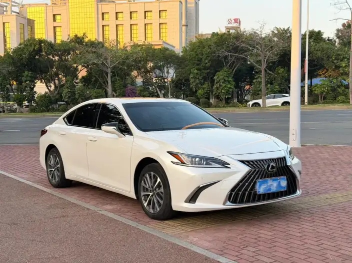 Lexus ES 2022 Model 200 Superior Edition – фото 3