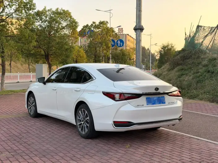 Lexus ES 2022 Model 200 Superior Edition – фото 4
