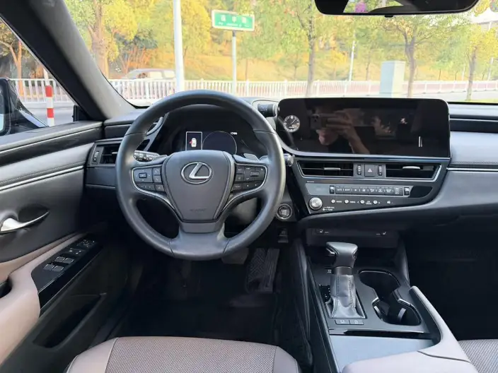 Lexus ES 2022 Model 200 Superior Edition – фото 7
