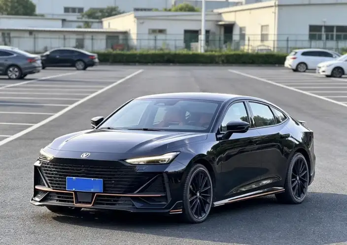 Changan UNI-V 2023 Model 1.5T Sports Edition – фото 1