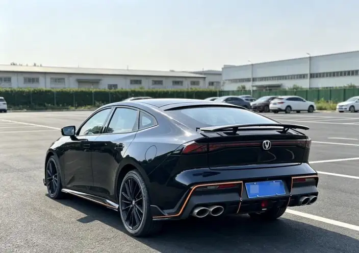 Changan UNI-V 2023 Model 1.5T Sports Edition – фото 4