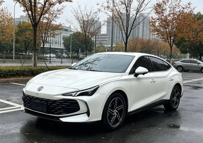 MG7 2025 Model 1.5T DCT Youya Edition – фото 1