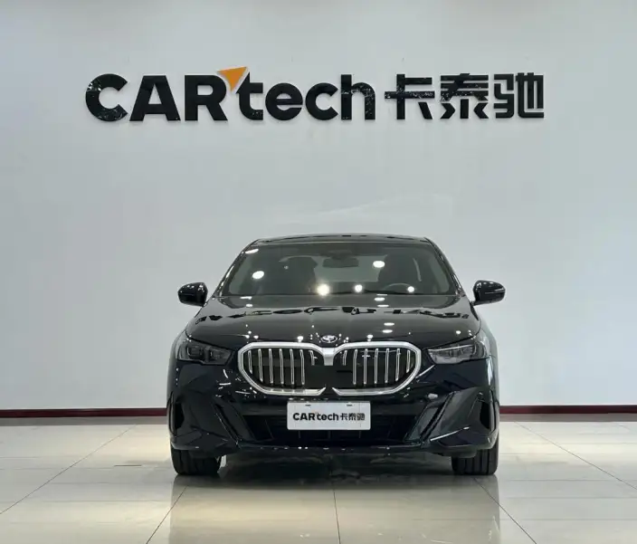 BMW 5 Series 2025 Model 530Li Exclusive Model M Sports Set – фото 2