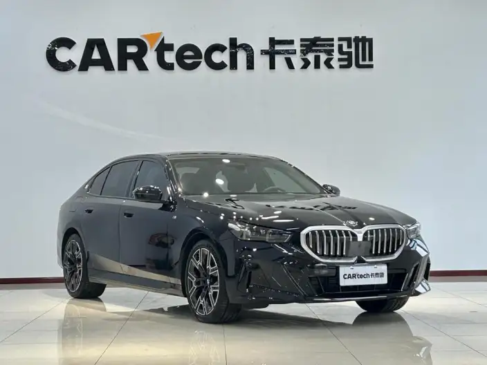 BMW 5 Series 2025 Model 530Li Exclusive Model M Sports Set – фото 3