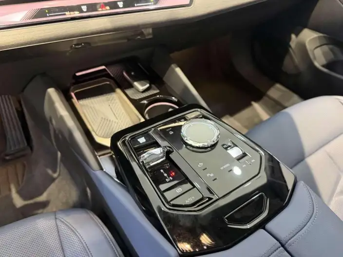 BMW 5 Series 2025 Model 530Li Exclusive Model M Sports Set – фото 10