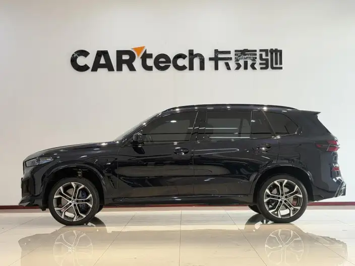 BMW X5 2023 Model xDrive40Li Exclusive Model M Sports Night Set – фото 4