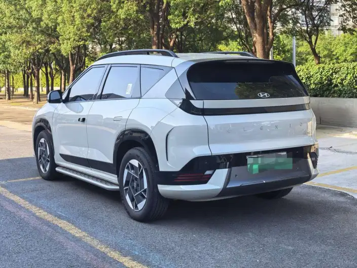 EO 2025 Model 2WD TECH 64.2kWh