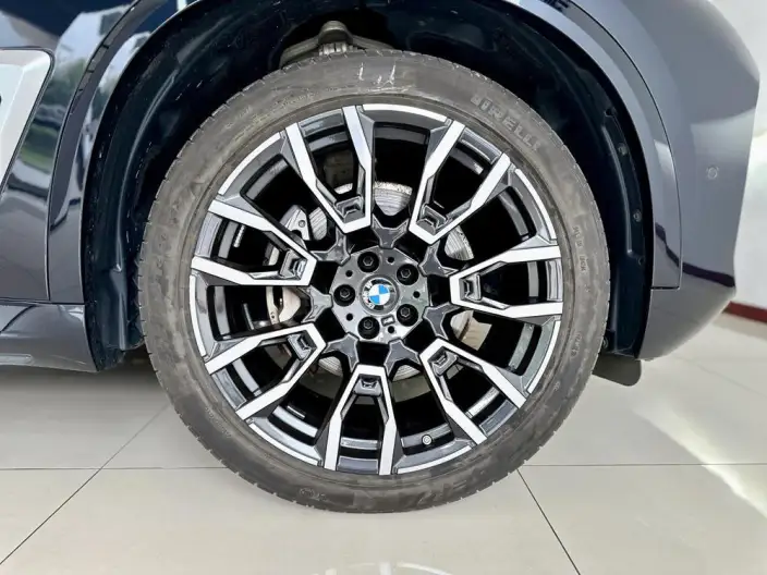 BMW X5 2023 Model xDrive40Li M Sports Set – фото 9