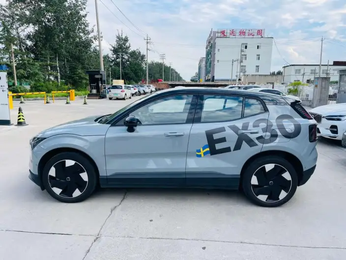 Volvo EX30 2025 Model Rear Drive Long Battery Life Pro Edition Plus