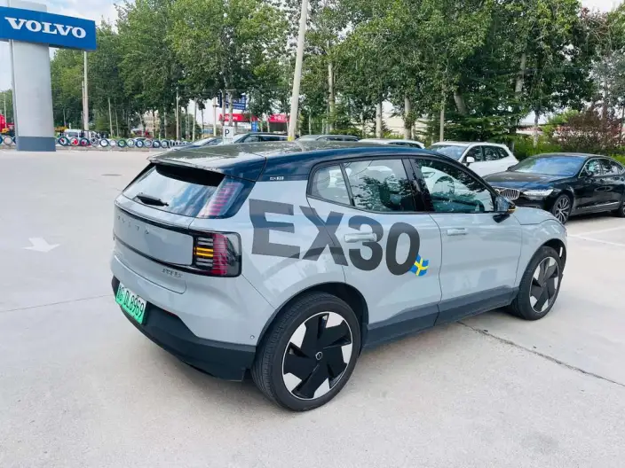 Volvo EX30 2025 Model Rear Drive Long Battery Life Pro Edition Plus – фото 6