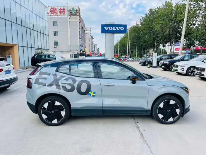 Volvo EX30 2025 Model Rear Drive Long Battery Life Pro Edition Plus – фото 7