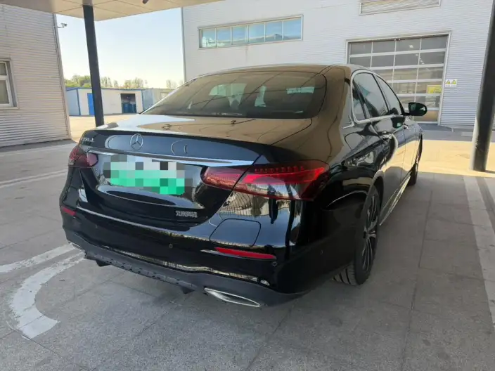 Mercedes-Benz E-Class PHEV 2022 Model Facelift E 350 e L sedan – фото 3