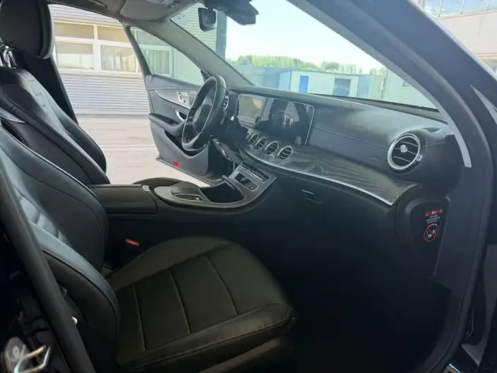 Mercedes-Benz E-Class PHEV 2022 Model Facelift E 350 e L sedan – фото 4