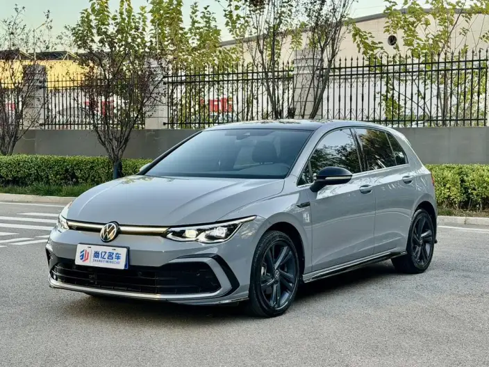 Volkswagen Golf 2023 Model 280TSI DSG R-Line 20th Anniversary Memorial – фото 1