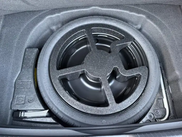 Volkswagen Golf 2023 Model 280TSI DSG R-Line 20th Anniversary Memorial – фото 8
