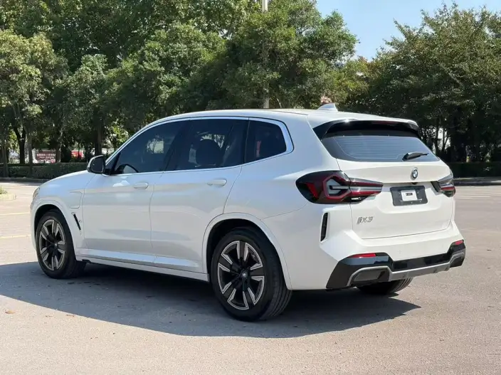 BMW iX3 2023 Model Leading Model – фото 4