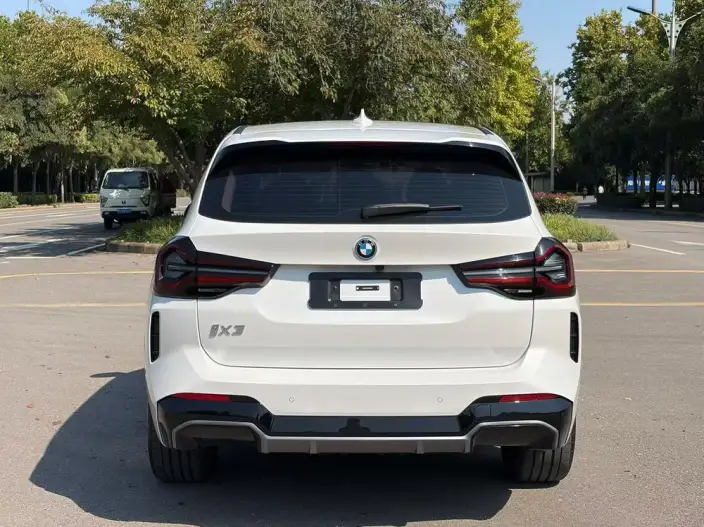 BMW iX3 2023 Model Leading Model – фото 5