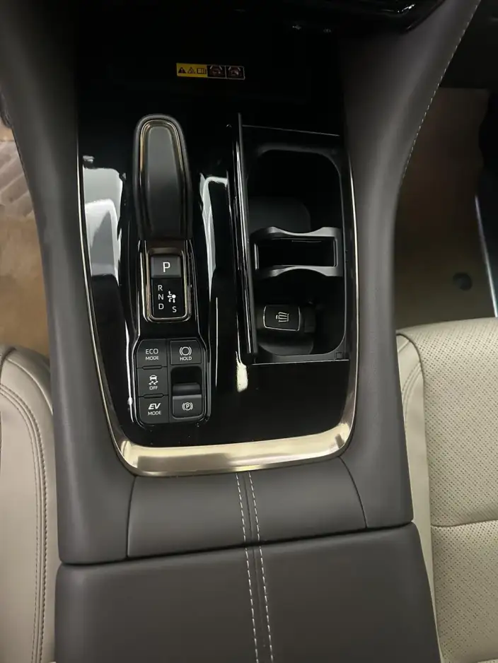 Vellfire 2023 Model Toyota Crown 2.5L Intelligent Hybrid 4WD Supreme Edition – фото 7