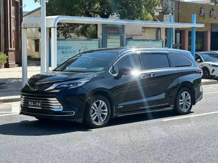 Toyota Sienna 2023 Model Hybrid 2.5L Comfort Edition – фото 1