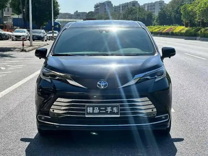 Toyota Sienna 2023 Model Hybrid 2.5L Comfort Edition – фото 2