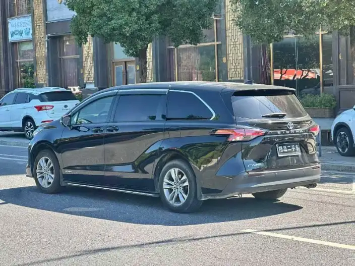 Toyota Sienna 2023 Model Hybrid 2.5L Comfort Edition – фото 4