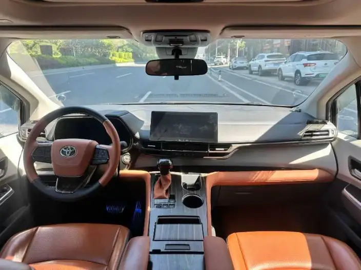 Toyota Sienna 2023 Model Hybrid 2.5L Comfort Edition – фото 7