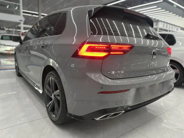 Volkswagen Golf 2023 Model 280TSI DSG R-Line Lite – фото 4