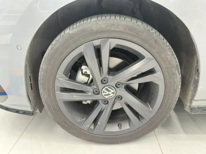 Volkswagen Golf 2023 Model 280TSI DSG R-Line Lite – фото 8