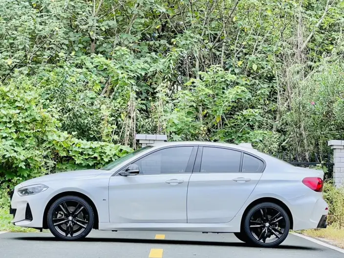 BMW 1 Series 2023 Model 125i M Sports Night Edition – фото 4