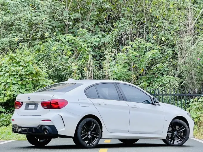 BMW 1 Series 2023 Model 125i M Sports Night Edition – фото 6
