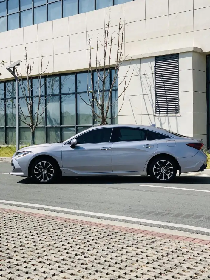 Toyota Avalon 2023 Model 2.0L CVT Deluxe Edition – фото 3