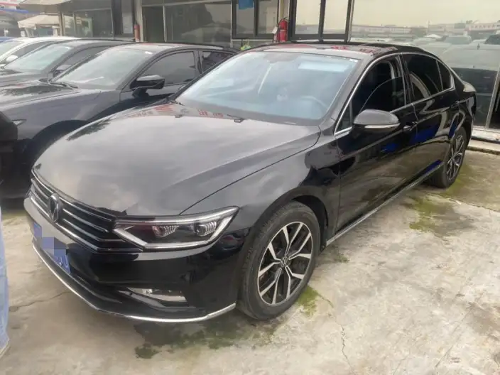 Volkswagen Magotan 2020 Model 330TSI DSG Luxury Model – фото 1