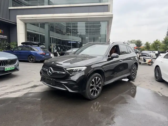 Mercedes-Benz GLC 2023 Model GLC 260 L 4MATIC Luxury Model 5 seat – фото 1