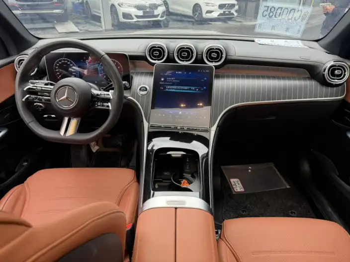 Mercedes-Benz GLC 2023 Model GLC 260 L 4MATIC Luxury Model 5 seat – фото 6