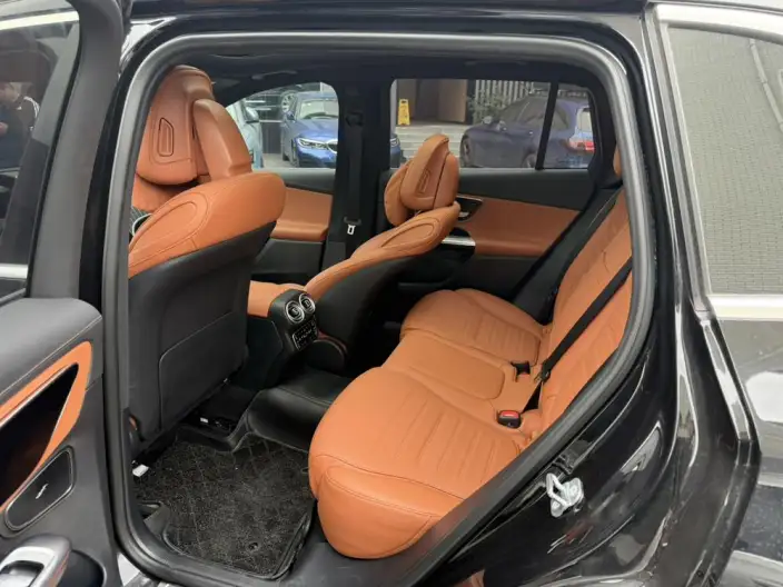 Mercedes-Benz GLC 2023 Model GLC 260 L 4MATIC Luxury Model 5 seat – фото 8
