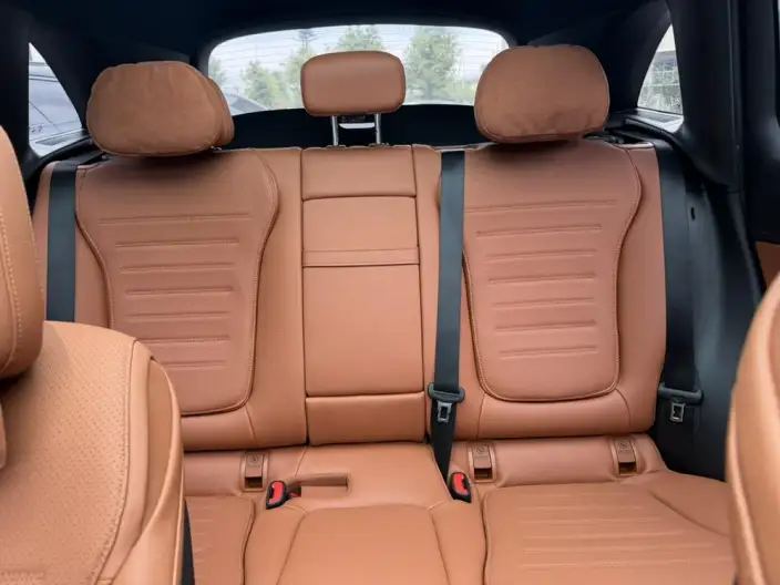 Mercedes-Benz GLC 2023 Model GLC 260 L 4MATIC Luxury Model 5 seat – фото 9