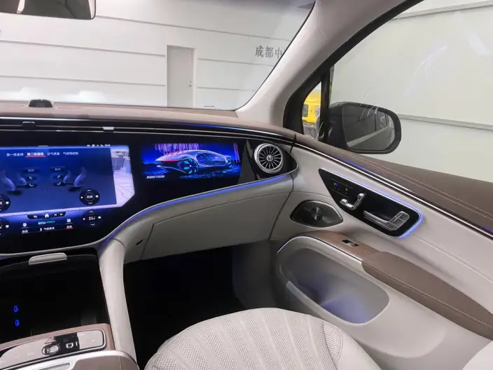 Mercedes-Benz EQS SUV 2023 Model EQS 450 4MATIC Deluxe Edition – фото 4