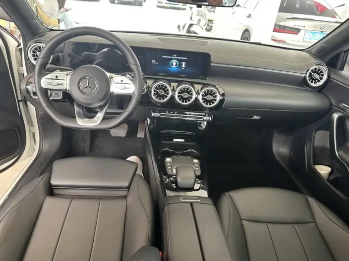 Mercedes-Benz A-class 2022 Model Facelift II A 200 L Sports sedan Fashion Edition – фото 8
