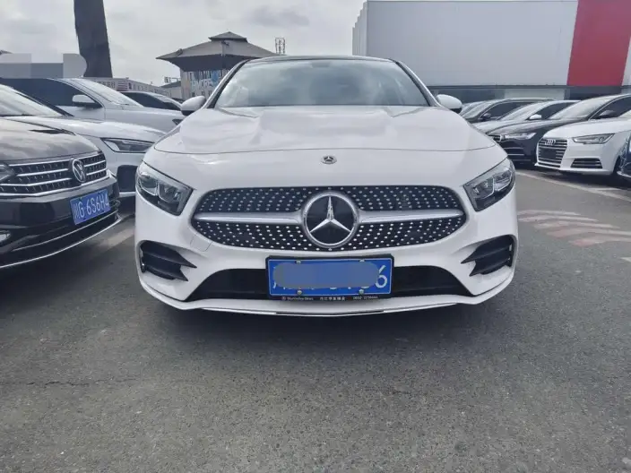 Mercedes-Benz A-class 2022 Model A 200 L Sports sedan Dynamic Edition – фото 2