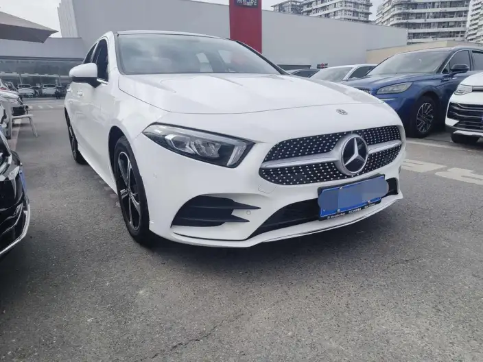Mercedes-Benz A-class 2022 Model A 200 L Sports sedan Dynamic Edition – фото 3