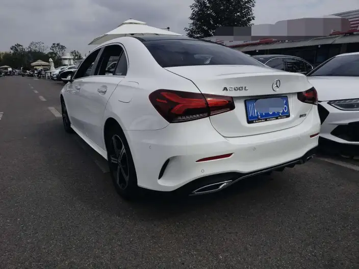 Mercedes-Benz A-class 2022 Model A 200 L Sports sedan Dynamic Edition – фото 4