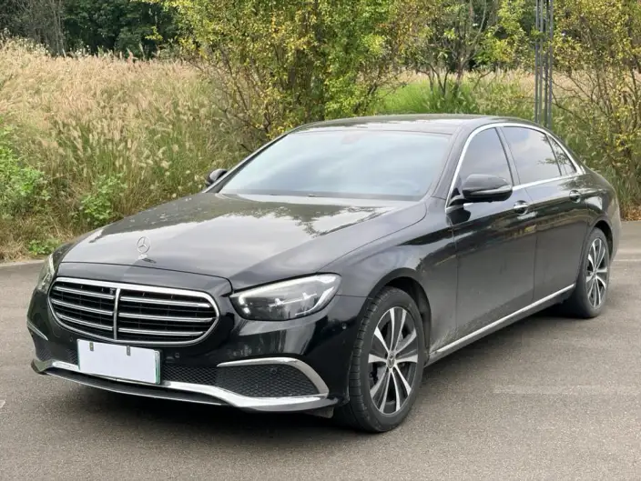 Mercedes-Benz E-Class PHEV 2022 Model Facelift E 350 e L sedan – фото 1