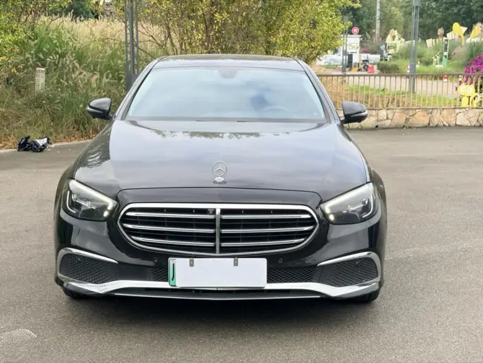 Mercedes-Benz E-Class PHEV 2022 Model Facelift E 350 e L sedan – фото 2