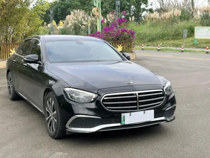 Mercedes-Benz E-Class PHEV 2022 Model Facelift E 350 e L sedan – фото 3