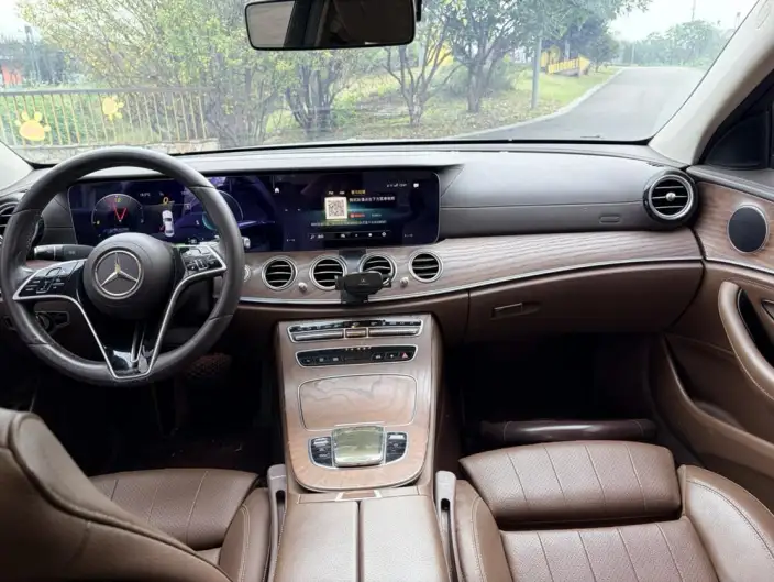 Mercedes-Benz E-Class PHEV 2022 Model Facelift E 350 e L sedan – фото 8