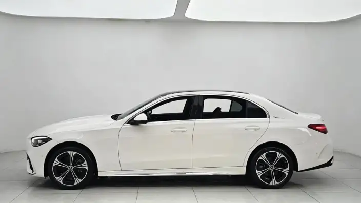 Mercedes-Benz C-Class 2025 Model C 260 L Sports Edition 4MATIC – фото 4
