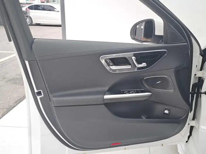 Mercedes-Benz C-Class 2025 Model C 260 L Sports Edition 4MATIC – фото 10